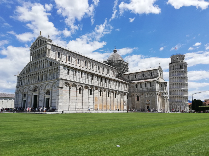 incidental people, grass, italy, plant, outdoors, government, day, holidays, nature, travel destinations, sky, 4K, the past, dome, architectural column