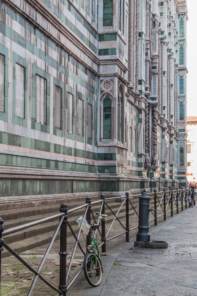dom, dome, mode of transportation, florence, bicycle, cathedral of florence, places of interest, italy, facade, day, land vehicle, religion, location, barrier
