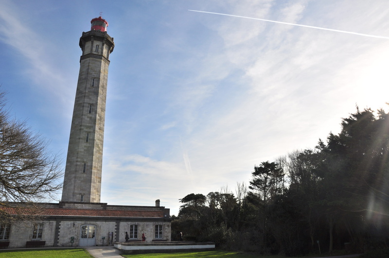 4K, vapor trail, cloud - sky, travel, monument, the past, building exterior, travel destinations, column, tree, control tower, person, ile de ré, human