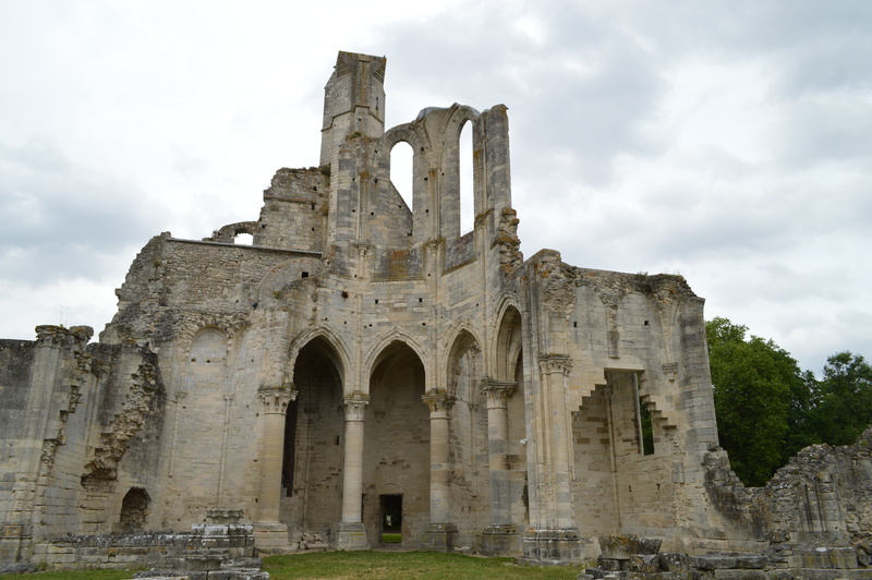 history, famous Place, abbey, tourism, no people, built structure, archaeology, ruins, travel, ruined, cloud - sky, low angle view, oise, stone Material