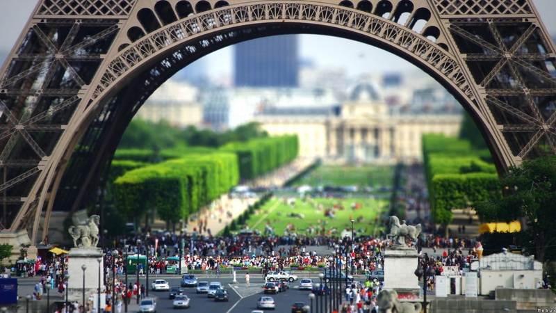 group of people, city, tower, civilization, day, building exterior, eiffel, crowd, paris, city life, tourists, travel destinations, life, transportation