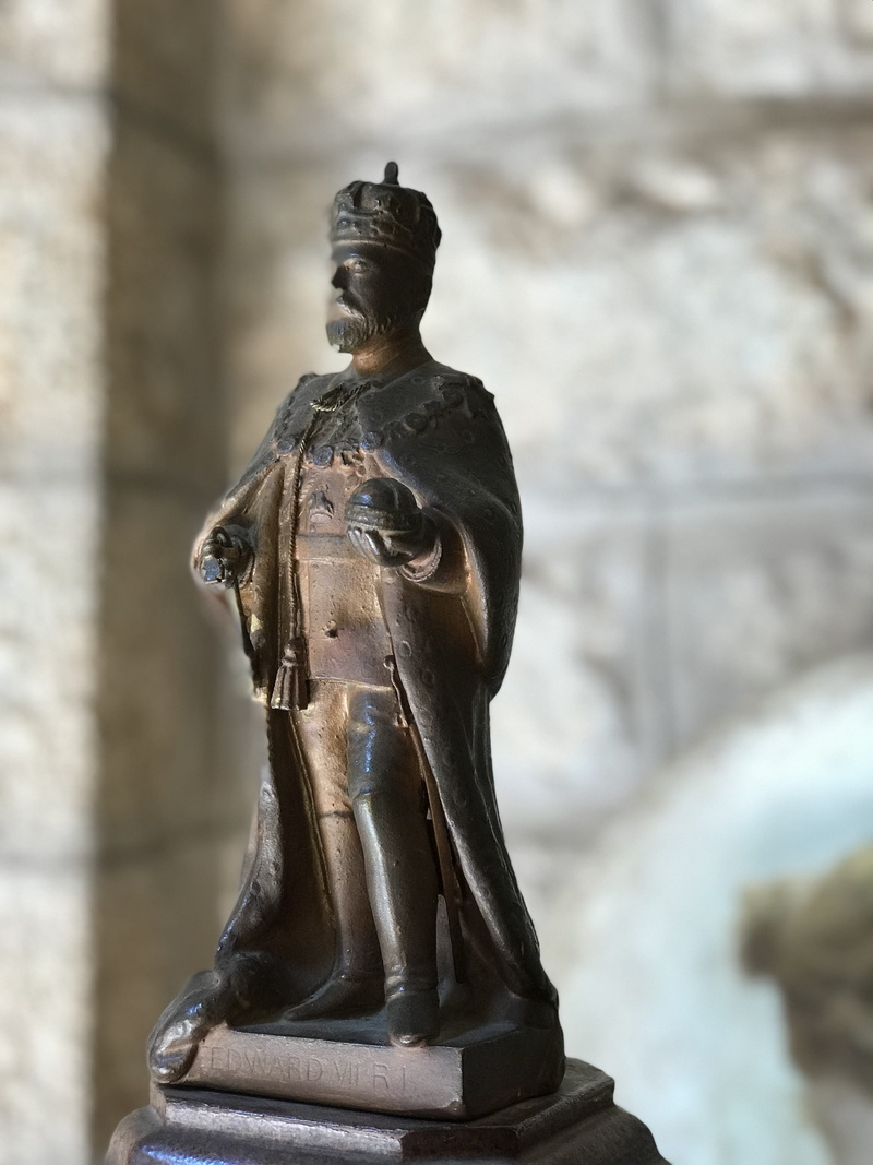 creativity, craft, male likeness, human representation, low angle view, no people, architecture, history, day, spirituality, built structure, belief, palace