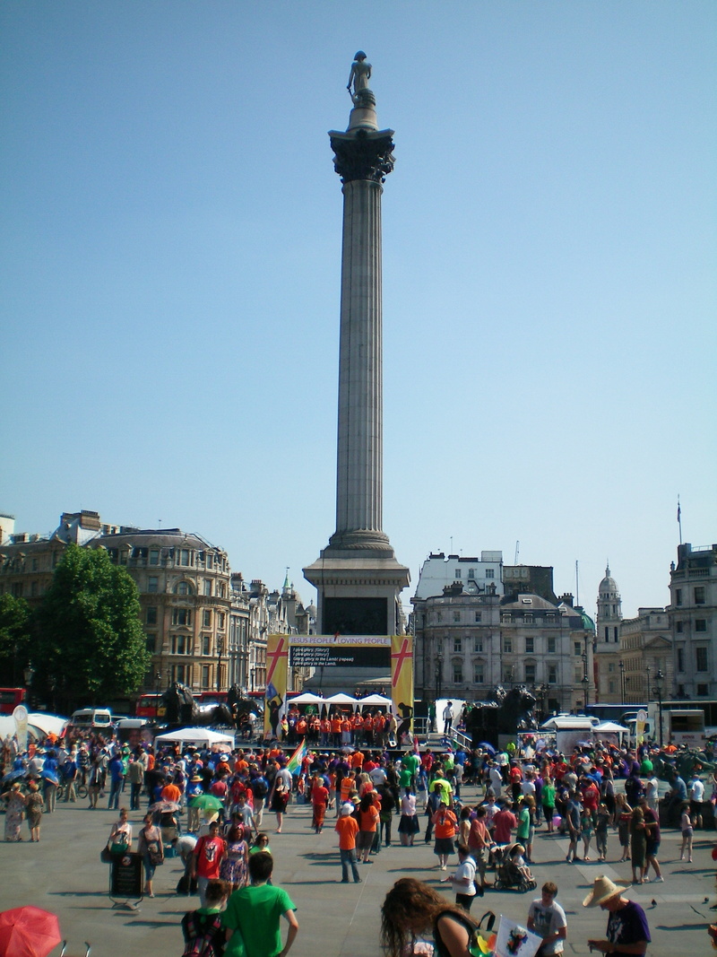 built structure, trafalgar square, london, building exterior, large group of people, architectural column, travel destinations, outdoors, history, crowd