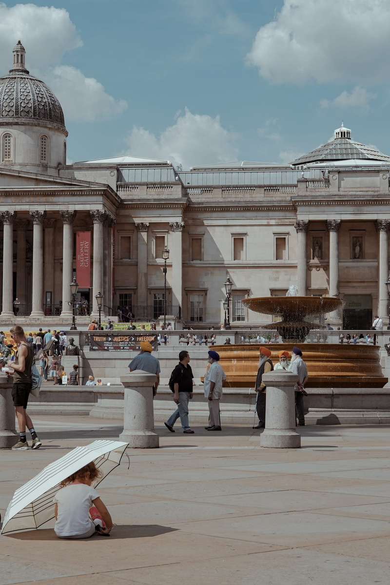 sunshine, london, 4K, lifestyles, outdoors, day, real people, adult, the past, men, trafalgar square (stop b), architecture, shade, group of people, light
