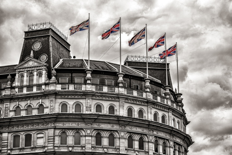 1080P, Trafalgar Square London, the building, flags, Grand Buildings