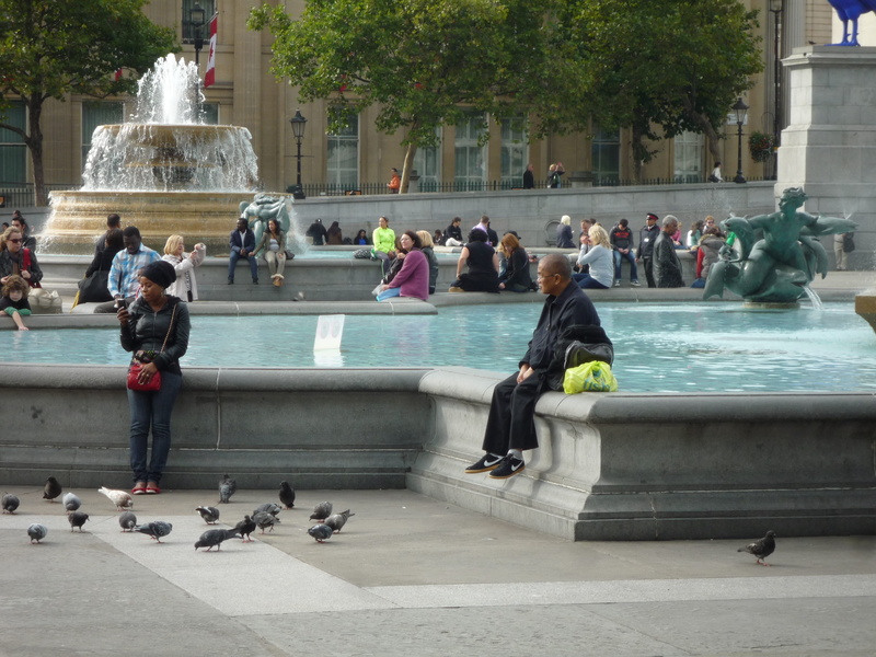 day, women, watching, crowd, trafalgar square, building exterior, group of people, britain, real people, adult, lifestyles, outdoors, nature, sculpture