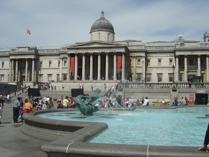 national museum, park, large group of people, outdoors, architecture, group, 1080P, nature, built structure, architectural column, trafalgar, dome, crowd
