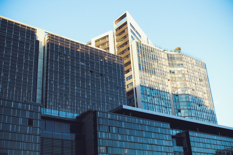 outdoors, low angle view, banister, 5K, sydney, architecture, housing, glass - material, building, blue, condo, town, office building, high rise, apartments