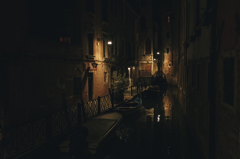 real people, walking, alleyway, venice, incidental people, direction, men, road, outdoors, city, light, street, transportation, alley, italy, lifestyles