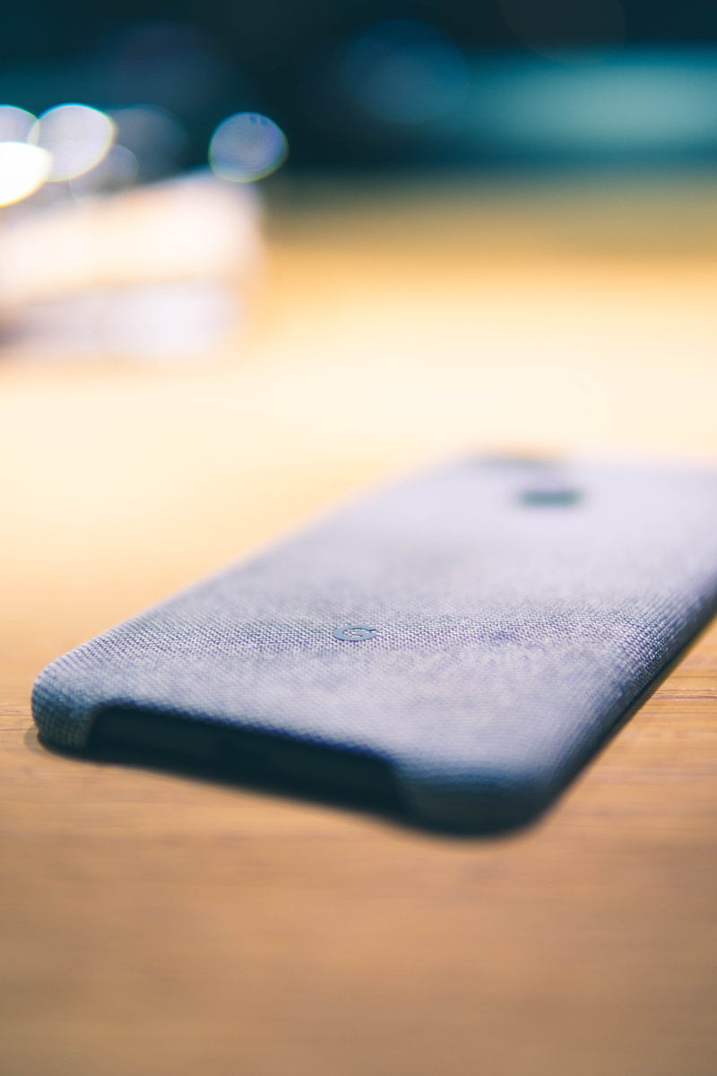 phone, handy, wood - material, nature, seat, communication, indoors, wood, still life, single object, grey, 4K, simplicity, sunset, logo, ice, cover, close-up