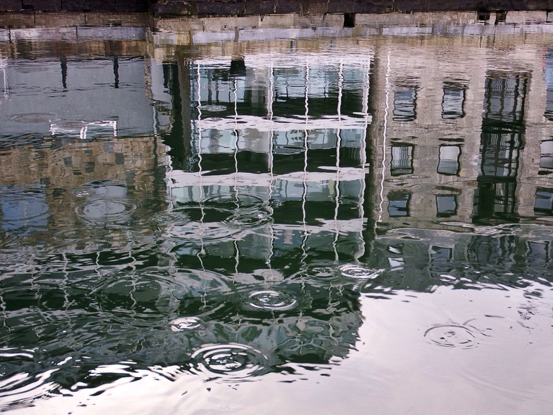 no people, nature, reflection, building exterior, waterfront, rainy season, lake, buidings, buildings, winter, relection, calm, built structure, 1080P