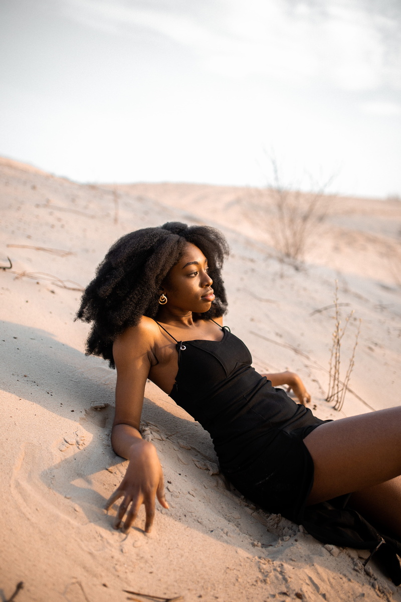 women, beautiful woman, desert, finger, dune, leisure activity, sitting, 5K, fashion, relaxation, woman, portrait, girl, real people, soil, hairstyle
