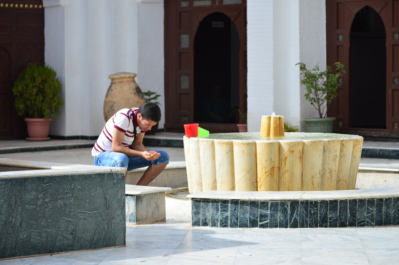 water, algeria, sun, mosque, day, casual clothing, men, islam, sitting, shorts, childhood, nature, big mosque, 5K, innocence, leisure activity, boys, outdoors