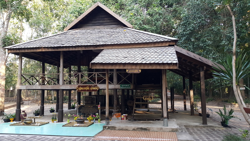 swimming pool, art, travel destinations, building exterior, roof, day, thailand, 5K, water, for priests, buddhism, house, guti, thailand temple, luang poo to stable