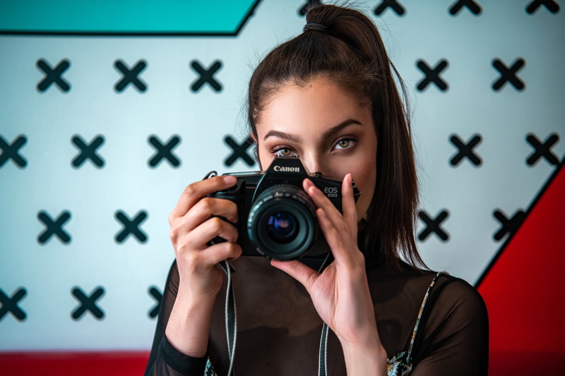 hands, bokeh, portrait, look, Trevor Johnsen, hairstyle, 2K, the camera, model, beauty, brown hair, makeup, ponytail