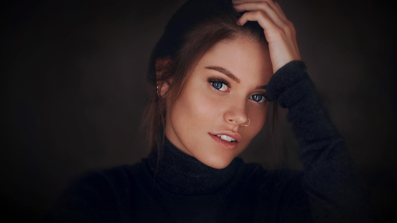 hand, women, girls, childhood, front view, child, teenager, 720P, body part, smiling, beautiful woman, Alexey Slesarev, looking at camera, adolescence