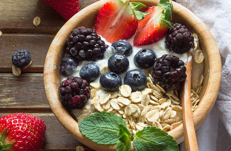 close-up, meal, indoors, oatmeal, variation, blackberry - fruit, healthy eating, wellbeing, no people, mint leaf - culinary, breakfast, food and drink