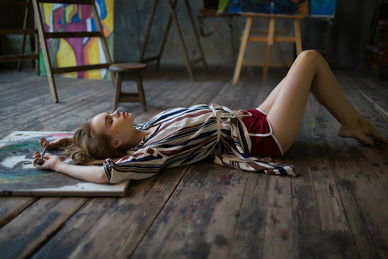 hairstyle, brush, young women, shorts, creativity, 1080P, leisure activity, wood - material, lying down, lying on back, hair, casual clothing, hardwood floor