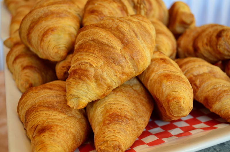 plate, food, baked, ready-to-eat, indoors, culture, no people, flaky, freshness, traditional, baker, breakfast, eat, croissant, baked goods, flour, large group of objects