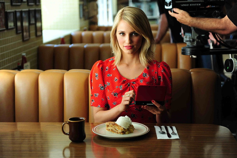 cafe, young women, cup, coffee - drink, lifestyles, women, 1080P, wireless technology, business, meal, hair, coffee cup, Actresses, drink, indoors, food