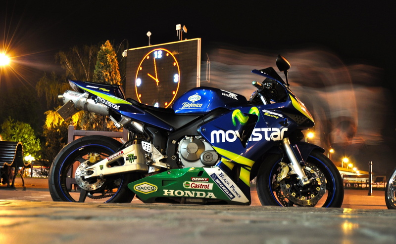 road, car, transportation, sport, illuminated, motor racing track, black, movistar, City, Night, government, bike, mode of transportation, driving, risk