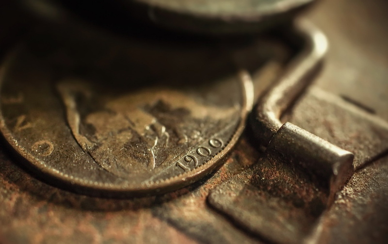 close-up, shape, macro, old, single object, silver colored, 1900 (Year), rusty, extreme close-up, coins, safety, antique, still life, no people, key, 1080P