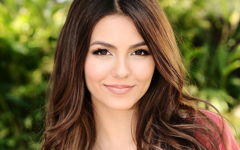 women, brunette, hair, human hair, 2K, teenager, actress, beautiful woman, beauty, celebrity, human body part, human face, happiness, one person, brown hair