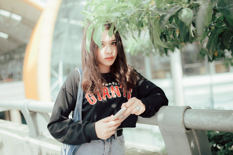 1080P, long hair, beauty, hair, waist up, women outdoors, contemplation, women, smartphone, casual clothing, model, sweatshirts, one person, Asian, lifestyles