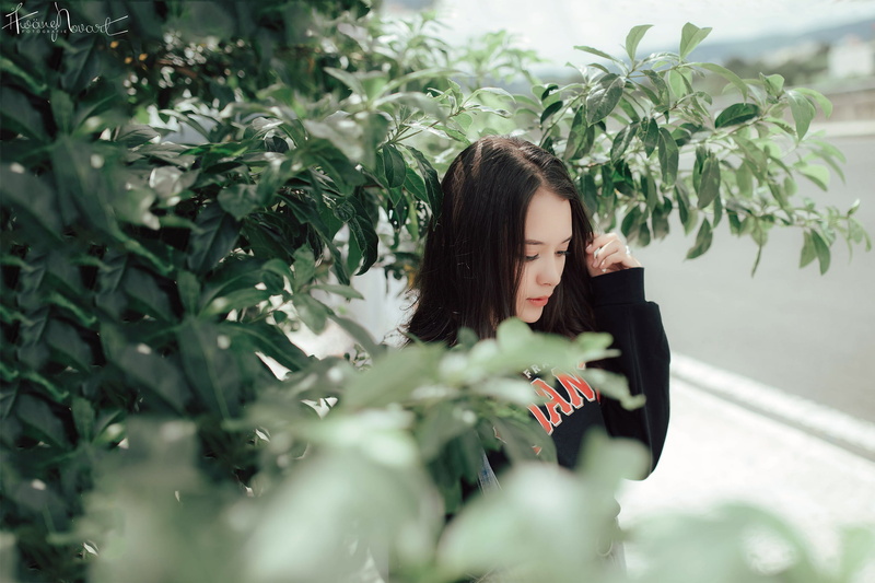 adult, hair, brunette, real people, selective focus, bangs, women, growth, green color, lifestyles, looking away, one person, women outdoors, model, 1080P