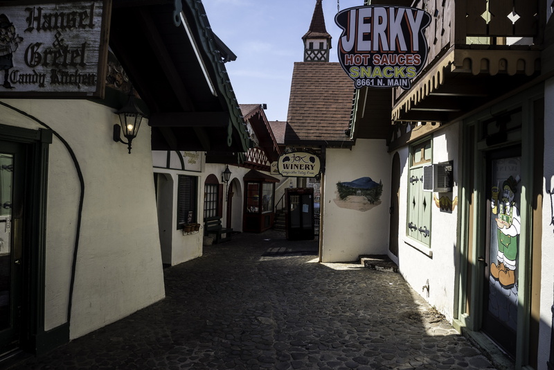 houses, building Exterior, architecture, sunlight, text, buildings, day, Helen, outdoors, sign, street, city, public domain, Helen, Alleyway, information