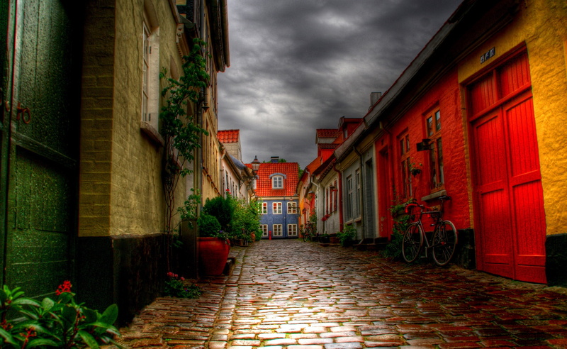 direction, City, architecture, Alleyway, building, paving stone, brown, footpath, 2K, overcast, cobblestone, outdoors, alley, residential district