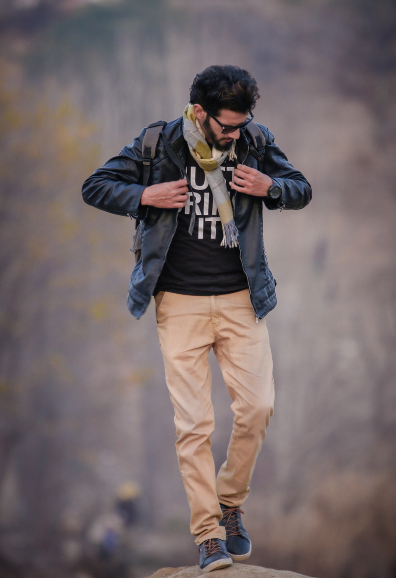 one person, hair style, wearing, lifestyle, summer, warm clothing, photography, modern, front view, boy, activity, man, leisure activity, guy, teenage boys