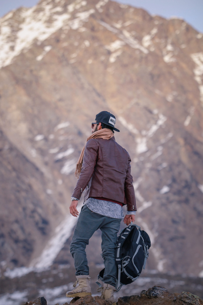 portrait, leisure activity, boy, hiking, rear view, adult, activity, mountain range, mountain, one person, look, men, winter, 5K, solid, travel, pakistan