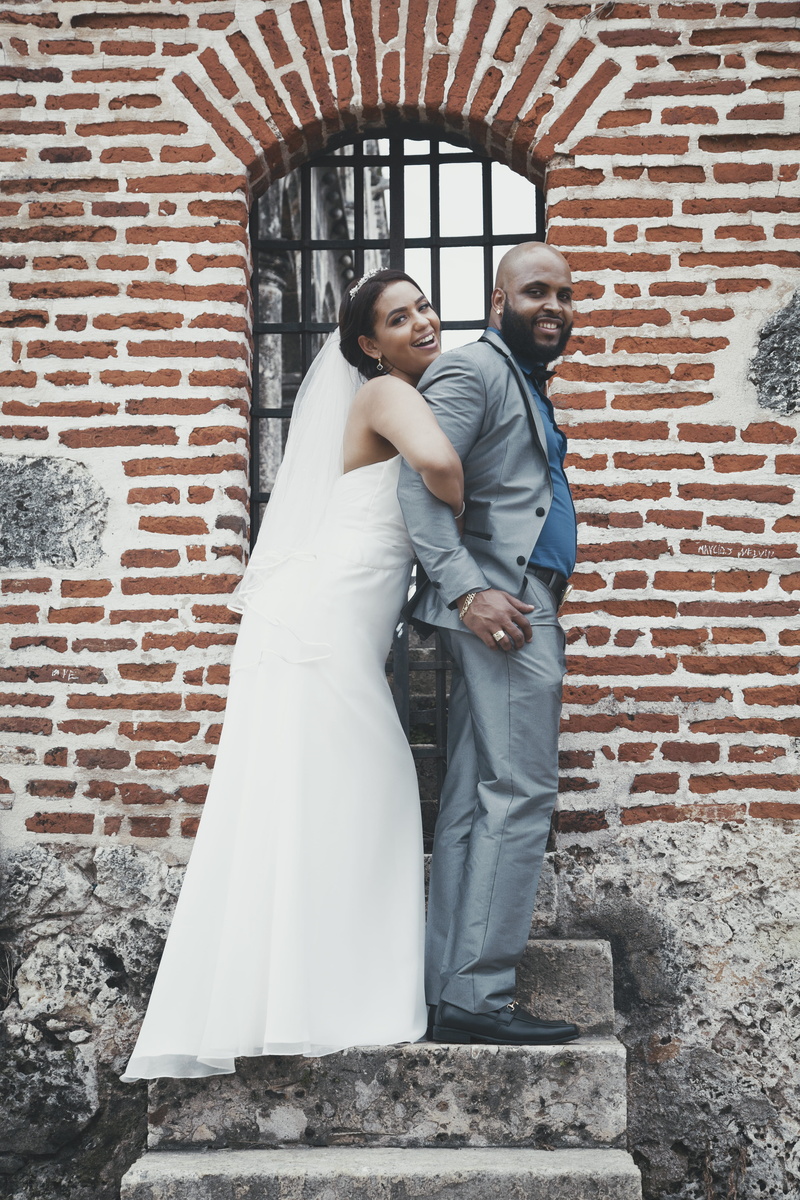 positive emotion, newlywed, 5K, blanc, gril wedding, young adult, wedding dress, couple, smile, blue, marriage, concrete, two people, african american