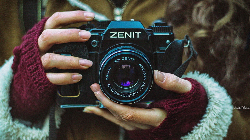 model, activity, digital camera, filming, slr camera, camera - photographic equipment, one person, human hand, 1080P, photographic equipment, holding