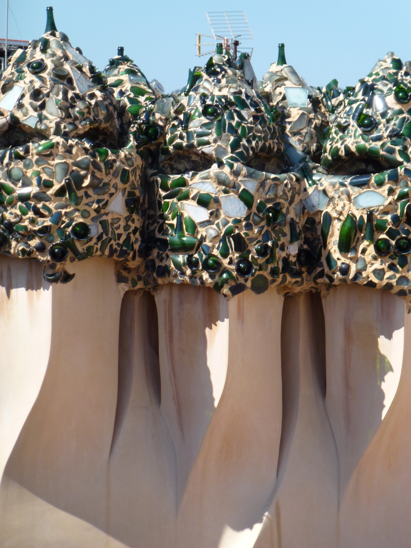 4K, unrecognizable person, nature, carrying, human foot, spain, standing, hand, house, outdoors, sunlight, real people, barcelona, adult, gaudí, low section