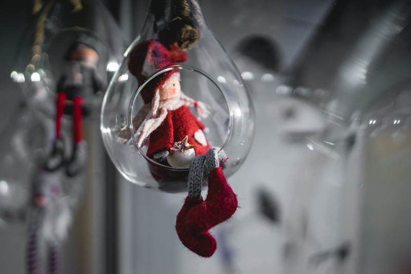 selective focus, glass - material, red, christmas, legs, fairy, love, reflection, magic, shoes, 5K, cold temperature, man, glass, elf, transparent, celebration