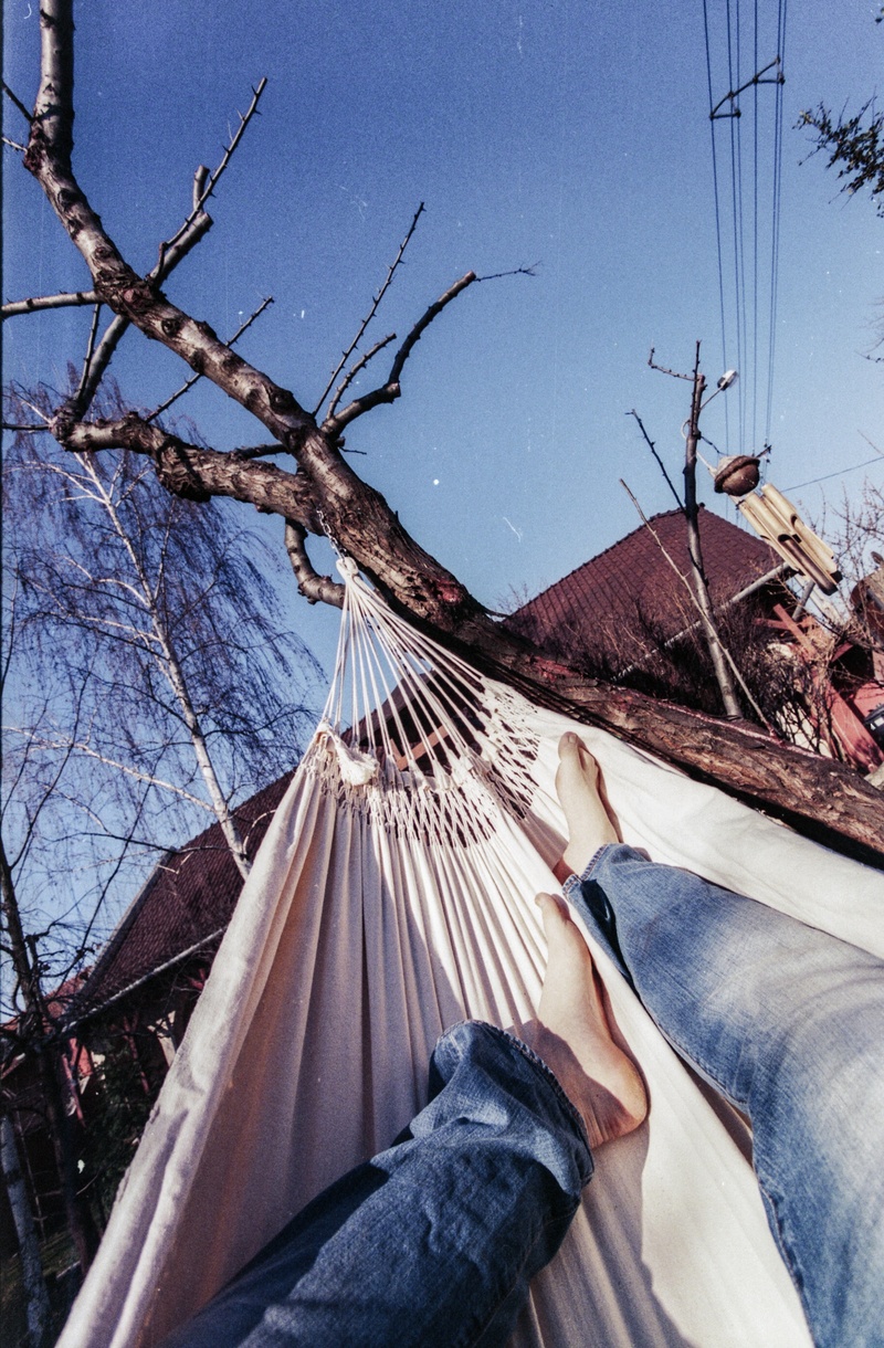 2K, chilling, jeans, leisure, hammock, hanging, lifestyles, real people, relaxation, personal perspective, lazy, relaxing, body part, rest, casual, relax