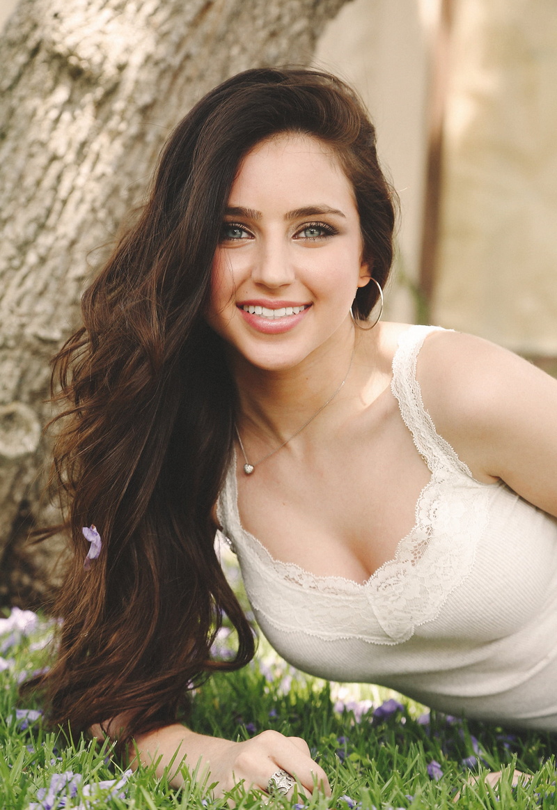 necklace, brunette, blue eyes, Ryan Newman, 1080P, smiling, women, depth of field, grass, lying on side, actress, women outdoors