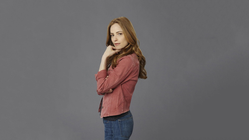 long hair, women, redhead, 1080P, looking at viewer, actress, Jaime Ray Newman, simple background