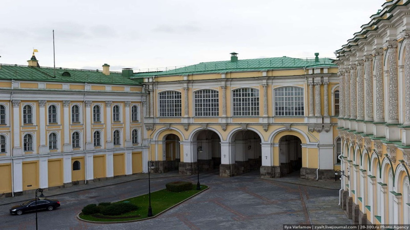 kremlin, sky, building exterior, the past, palace, history, city, entrance, day, window, cloud - sky, government, no people, nature, arch, courtyard, architecture