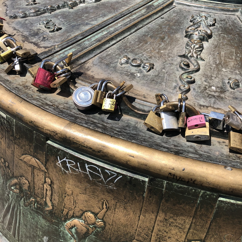 love, protection, lock, security, nature, railing, madrid, large group of objects, outdoors, high angle view, architecture, plaza mayor, safety, positive emotion