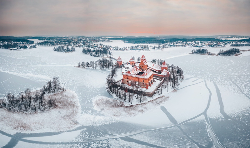 ancient, frozen lake, Trakai Island Castle, winter, forest, Lithuania, 1080P, snow, birds eye view, castle, trees, nature, Trakai, landscape