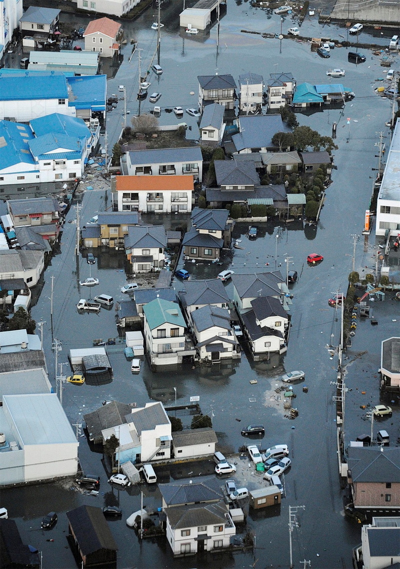 Japan, city, earthquakes, mode of transportation, built structure, high angle view, day, car, 1080P, no people, outdoors, roof, harbor, building exterior