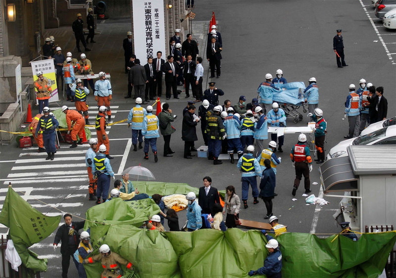 earthquakes, city, group of people, architecture, adult, transportation, real people, outdoors, city street, Japan, large group of people, crowd, city life