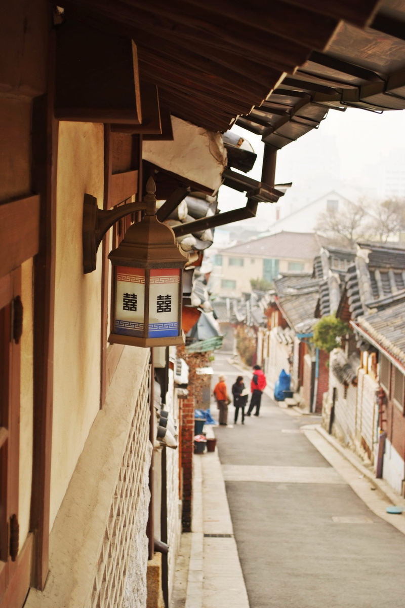 group of people, architecture, 2K, bukchon, city, village, footpath, nature, photography, building, pavement, lantern, selective, men, outdoors, incidental people