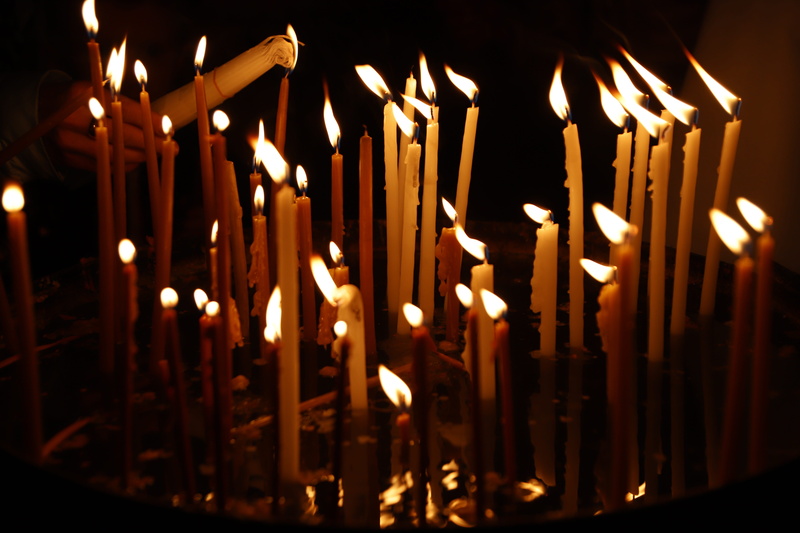 flame, basilica of the holy sepulchre, 5K, illuminated, the flame, belief, lighting equipment, close-up, candles, fire - natural phenomenon, religious equipment
