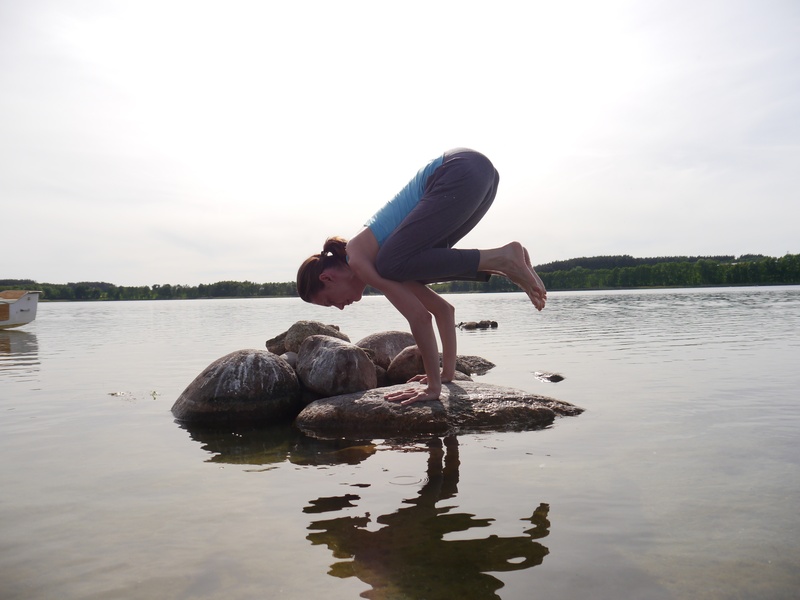 exercise, woman, outdoors, day, one person, stone, rock, solid, exercising, rock - object, full length, leisure activity, daytime, body, water, yoga, ayurveda