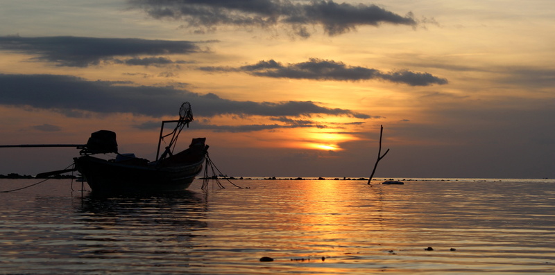 horizon over water, evening, beauty in nature, sky, tranquil scene, nautical vessel, tranquility, outdoors, fisherman, fishing boat, sun, thailand, waterfront