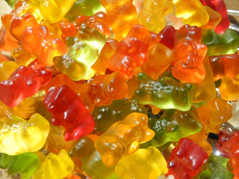 yellow, indoors, close-up, vegetarian food, wellbeing, red, pepper, full frame, nibble, color, backgrounds, 2K, colorful, sweet, gummi bears, bell pepper